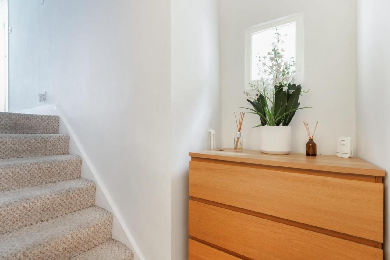 1 Bed Clapham Junction Apartment Londra Esterno foto
